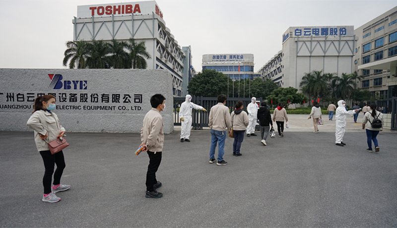 >體溫檢測(cè)，井然有序！